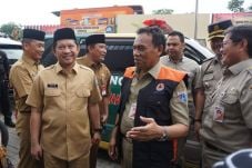 Sambangi Pengungsi di...