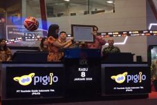 Resmi Melantai di Bursa,...