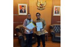 Bupati Pasangkayu Serahkan...