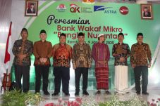Bank Wakaf Mikro Salurkan...
