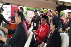 Hasto Dampingi Megawati...