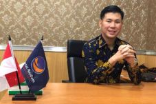 Bukan Serang Anies,...