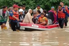 Banjir Rendam 12 Desa...