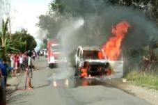 Minibus Terbakar di...