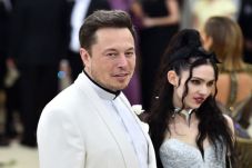 Pacar Elon Musk Umumkan...