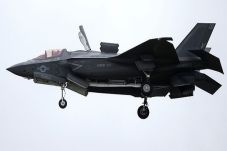 AS Setuju Jual 12 Jet...