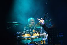 Tampil Main Drum, Pikiran...