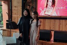 Gandeng Melly Goeslaw,...