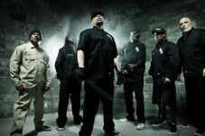 Band Metal Besutan Rapper...