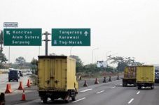 Dini Hari, Tol Jakarta-Tangerang...