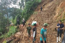 ACT Distribusikan Bantuan...