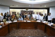 Perkuat Pembangunan...