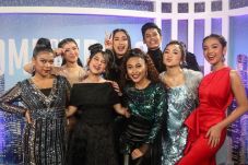 Novia Angkat Koper,...