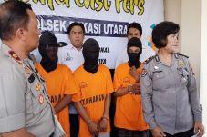 Jualan Lewat Facebook,...