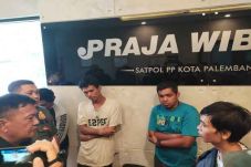 Viral Angkot Buang Kulit...