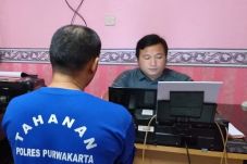 Karyawan Pria Digerayangi...