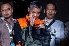 Memilih Hadir di Sidang...