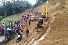 Korban Longsor Sukajaya...