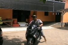 Menabung 2 Tahun Pria...