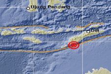 Gempa Susulan 8 Kali...