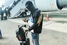 Makan Konate Resmi Berseragam...