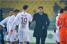Pelatih Roma Ketagihan...