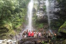 Temukan Air Terjun Duo...