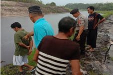 Bermain di Sekitar Embung,...