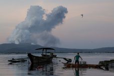Duterte Sesumbar Akan...
