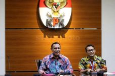 KPK Umumkan 10 Tersangka...