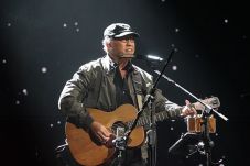 Iwan Fals Tutup Mega...