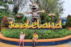 Sambut Imlek, Jungleland...