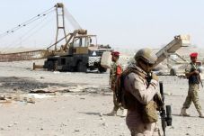 Houthi Serang Kamp Pelatihan...