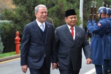 Menhan Prabowo Jawab...