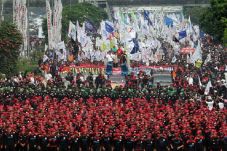 Omnibus Law Cipta Lapangan...