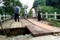 Tak Sanggup Nahan Luapan...