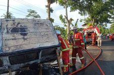 Mobil Kijang Terbakar...