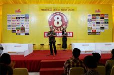 Depo Bangunan Tarik...
