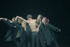 BTS Bagikan 9 Foto untuk...