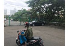 Jalan Ditutup Pagar,...