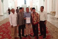 Gerindra dan PKS Serahkan...