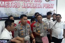 Karena Sakit Hati, Dua...