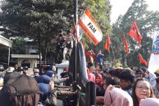 Didesak Buruh, DPRD...