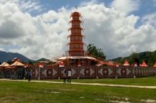 Pagoda Raksasa Ramaikan...