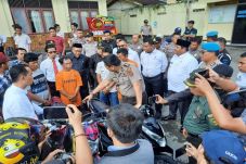 Kabur dari Lapas Sumbar,...