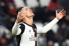 Ronaldo Bidik Rekor...