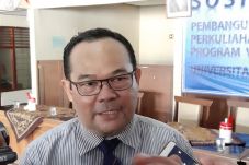 Rektor Universitas Negeri...