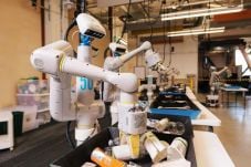 Teknologi Robotik Bantu...