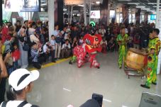 Semarak Imlek di Stasiun...
