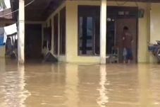 Sungai Way Semuong Meluap,...